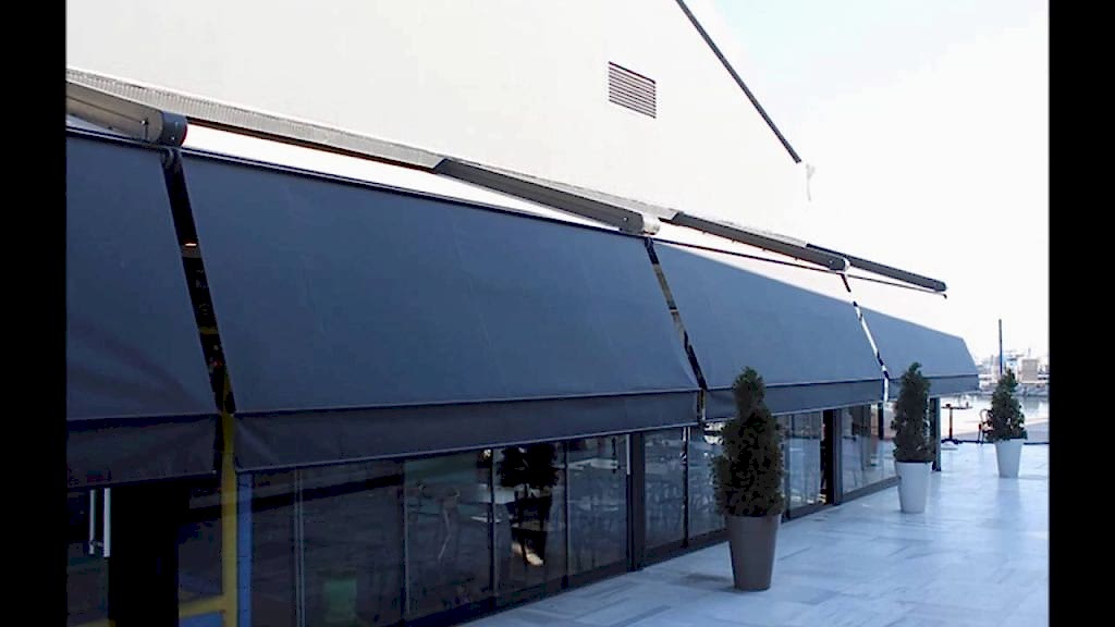 Dış cepheye uygulanan açık bej renkli win tente sistemi